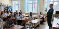 В Рубцовске специалисты МЧС России рассказали школьникам о пожарной безопасности - Rubtsovsk.Info