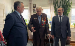 Глава города Дмитрий Фельдман вручил юбилейные медали ветеранам