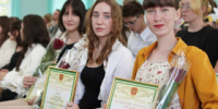 В Рубцовске чествовали выпускников, окончивших школу с медалью - Rubtsovsk.Info
