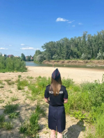 Сотрудник полиции на берегу реки